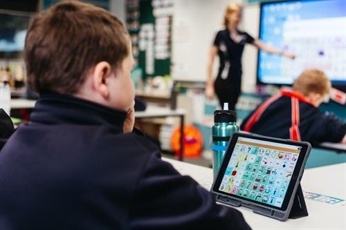 Focus student and tablet staff at board Focus student and tablet staff at board